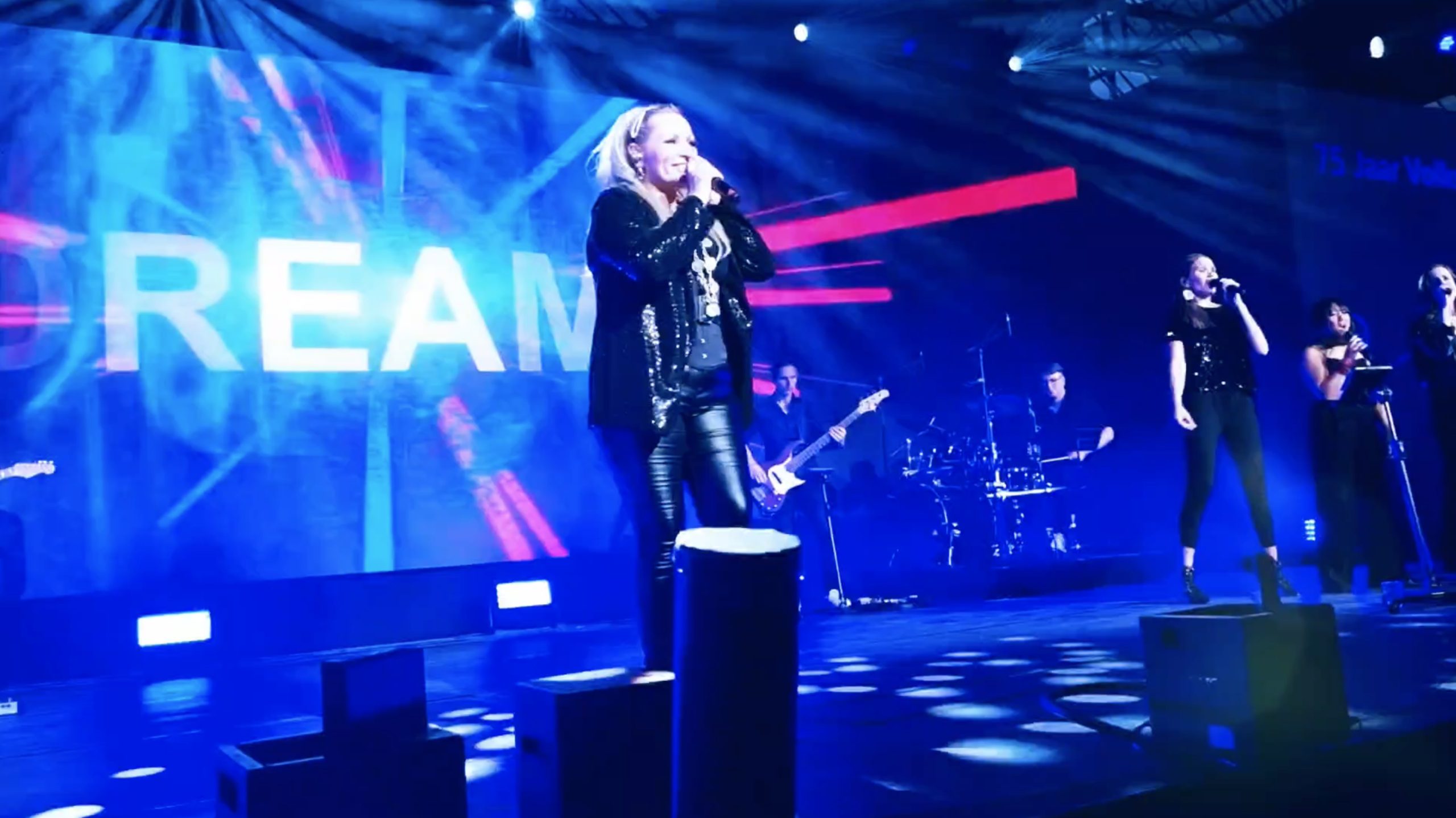 Desray Singer Desray Live Band – 90’s Hits met Boston Tea Party